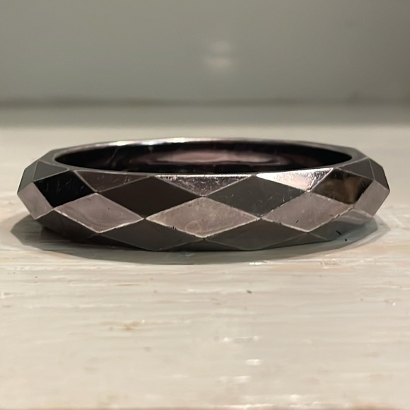 Vintage 7.5” faceted smoky lucite bangle bracelet - Picture 5 of 10